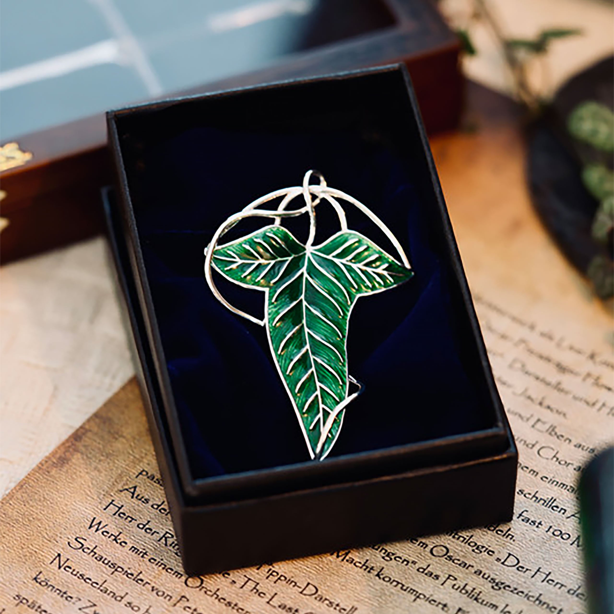 Product image The Lord of the Rings - Leaf Brooch Replica