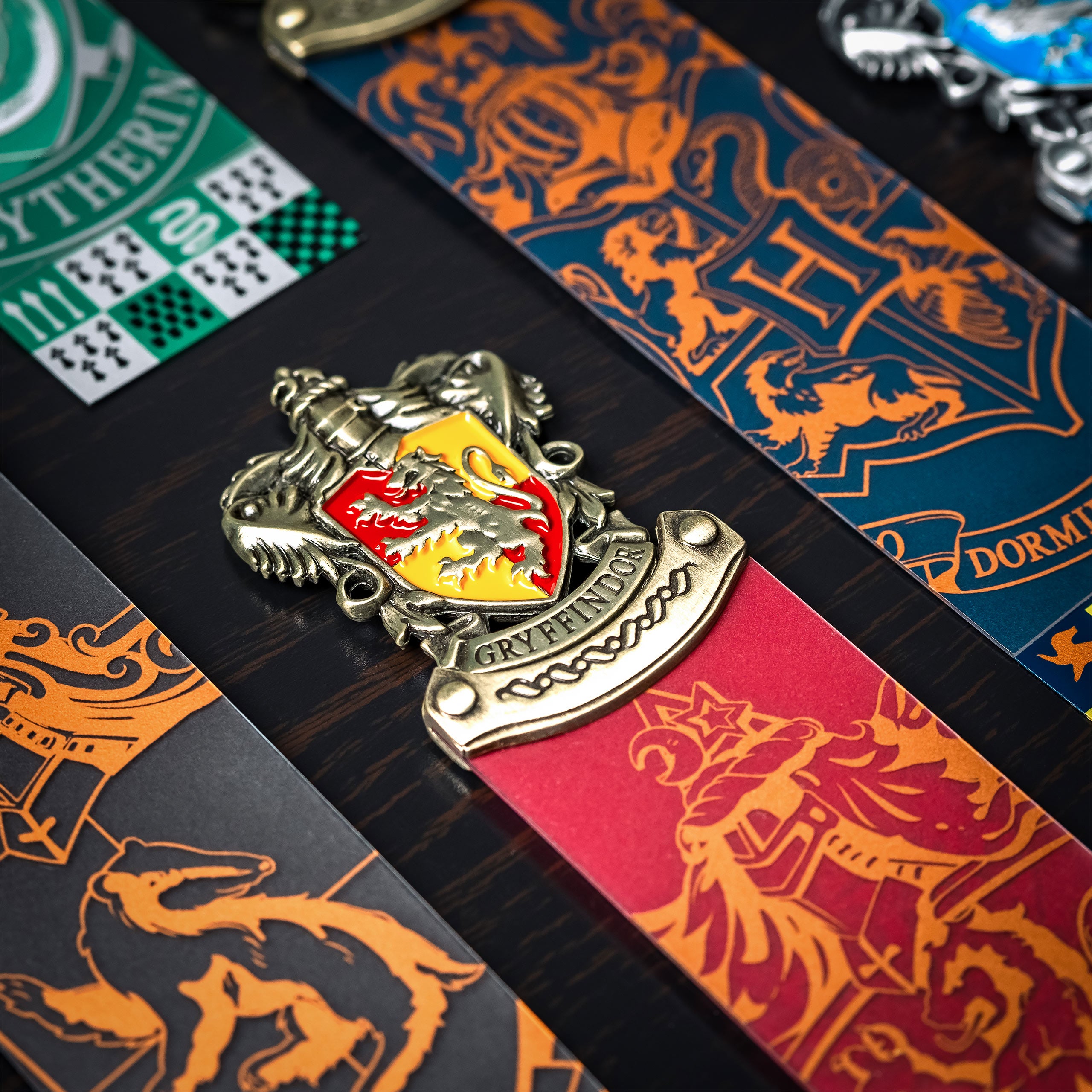 Product image Harry Potter - Hogwarts House Crest Bookmark Collection
