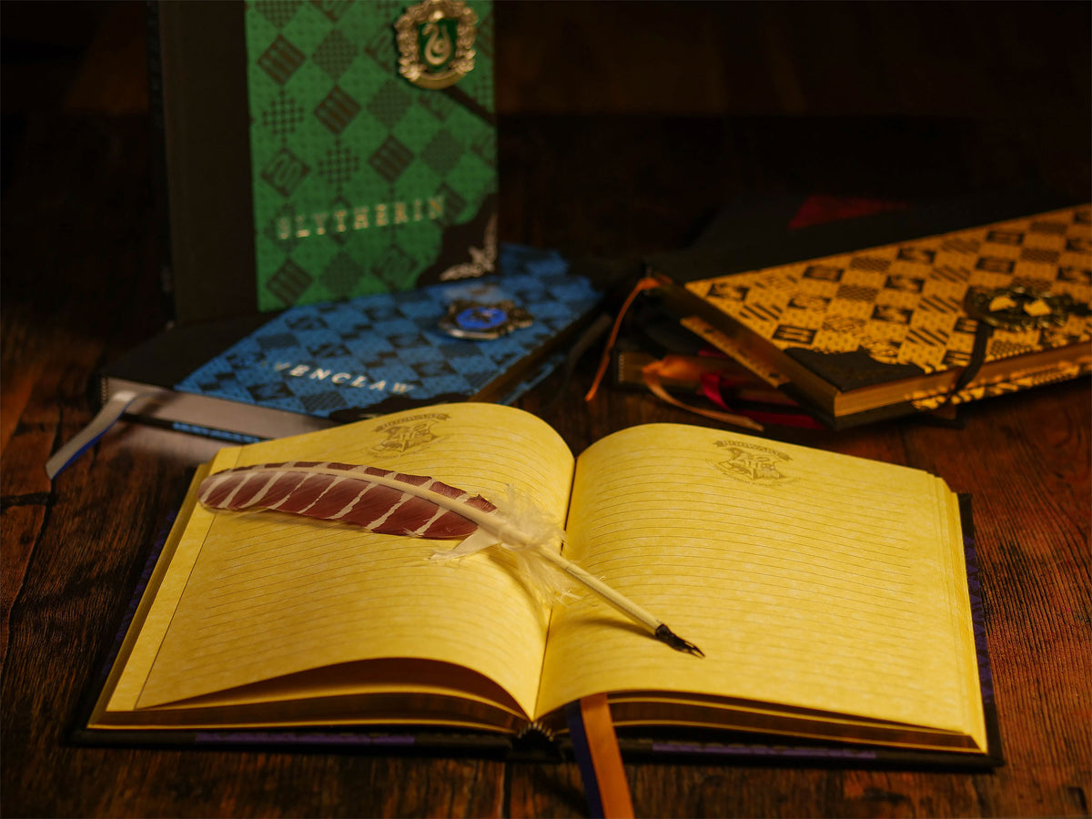 Produktbild Harry Potter - Hufflepuff Wappen Deluxe Notizbuch