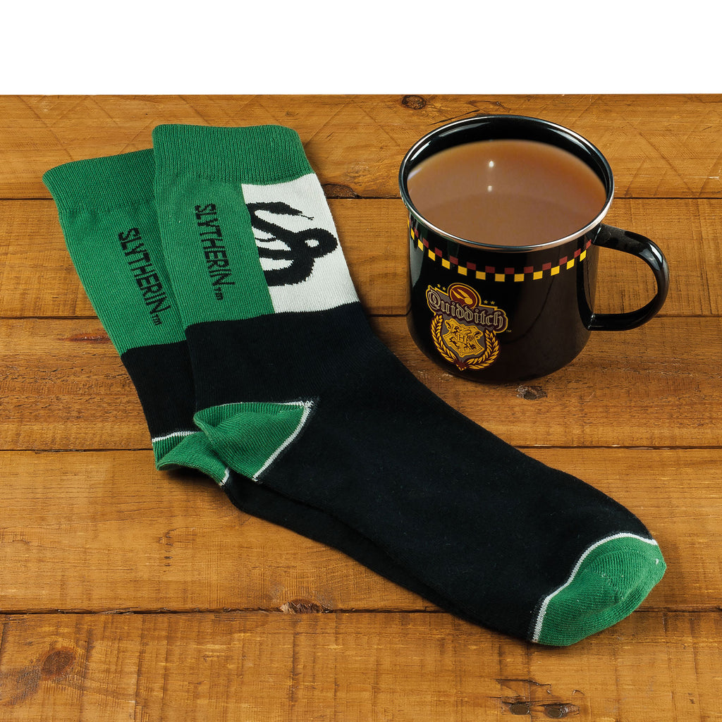Produktbild Harry Potter - Slytherin Quidditch Socken und Emaille Tasse