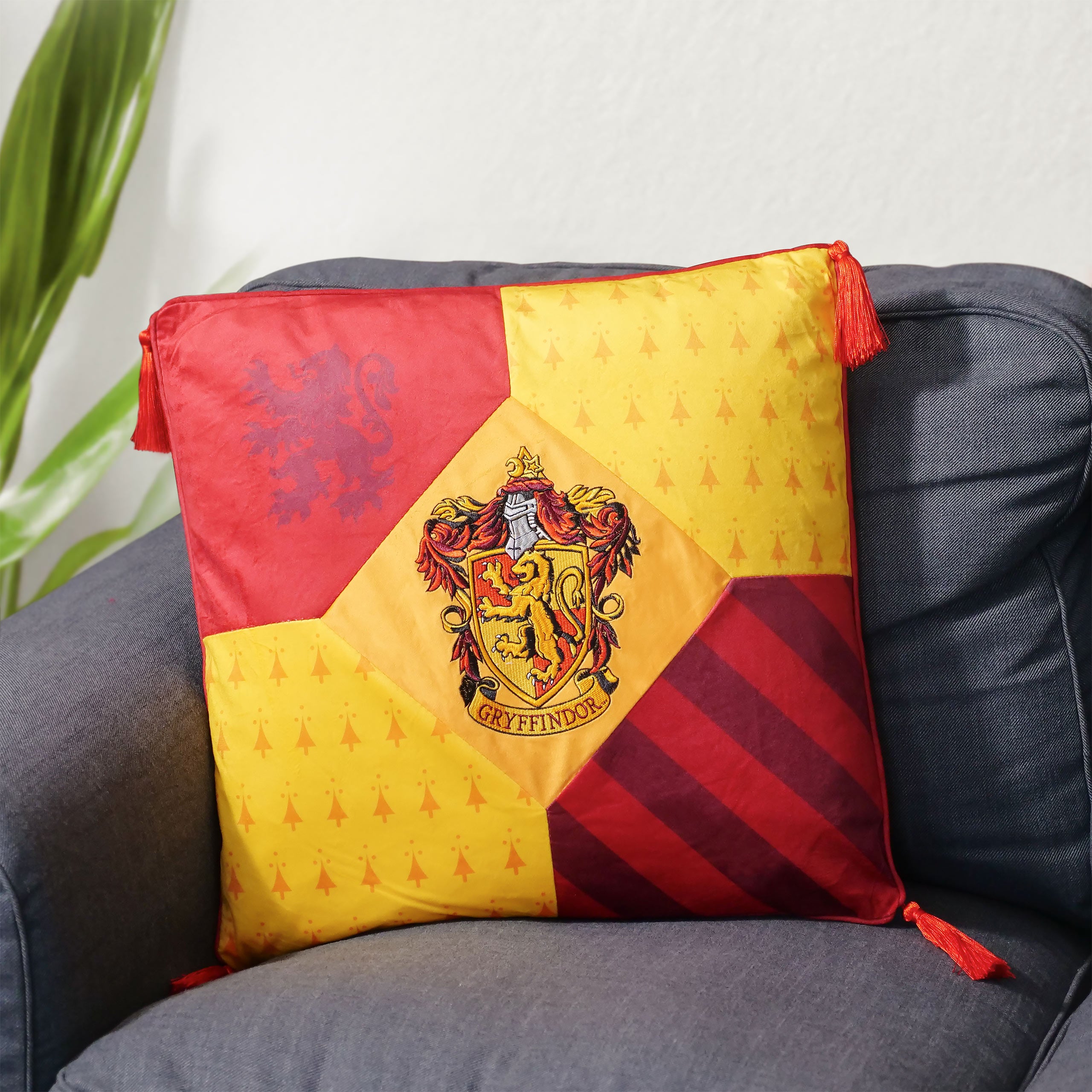 Produktbild Harry Potter - Gryffindor Kissen mit Quasten deluxe