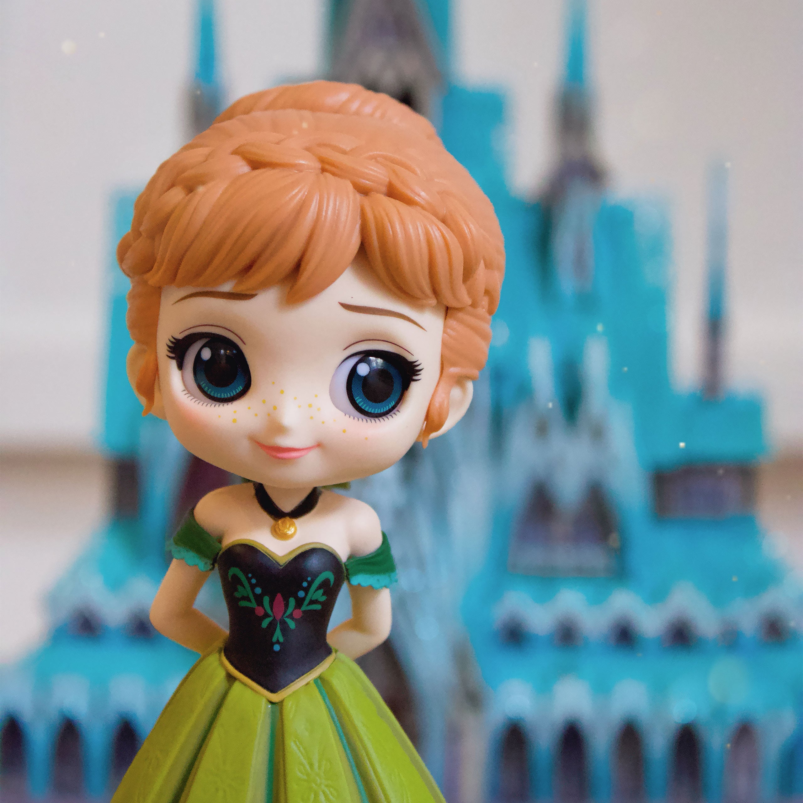 Produktbild Frozen - Anna Coronation Style Q Posket Figur 14 cm