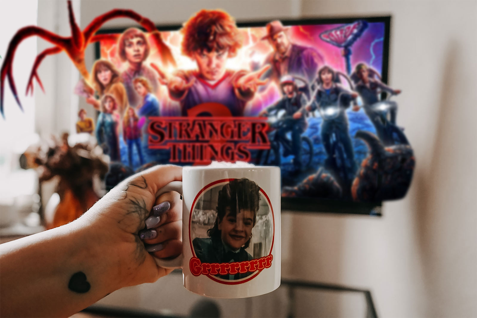 Produktbild Stranger Things - Dustin Snowball Dance Tasse