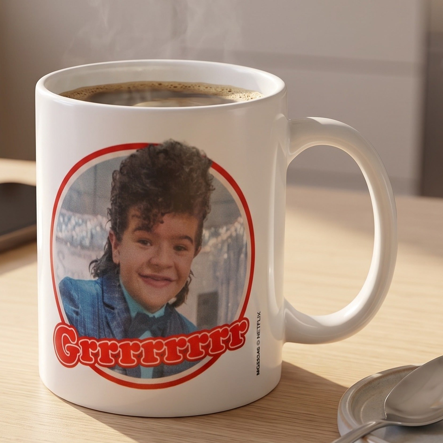 Produktbild Stranger Things - Dustin Snowball Dance Tasse