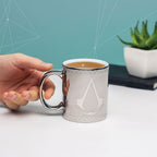Produktbild Assassins Creed - Logo Metallic Tasse