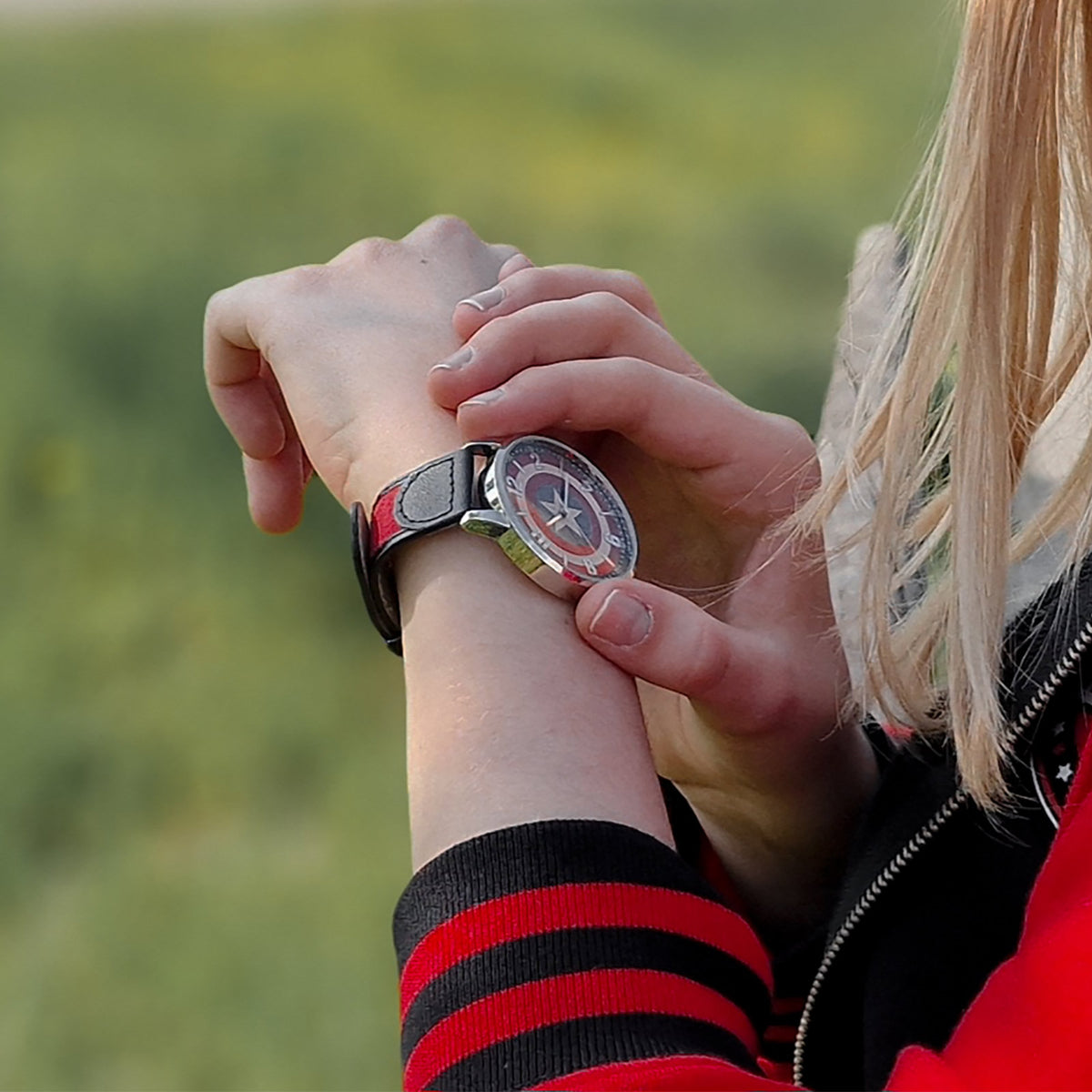 Produktbild Captain America - Shield Logo Armbanduhr