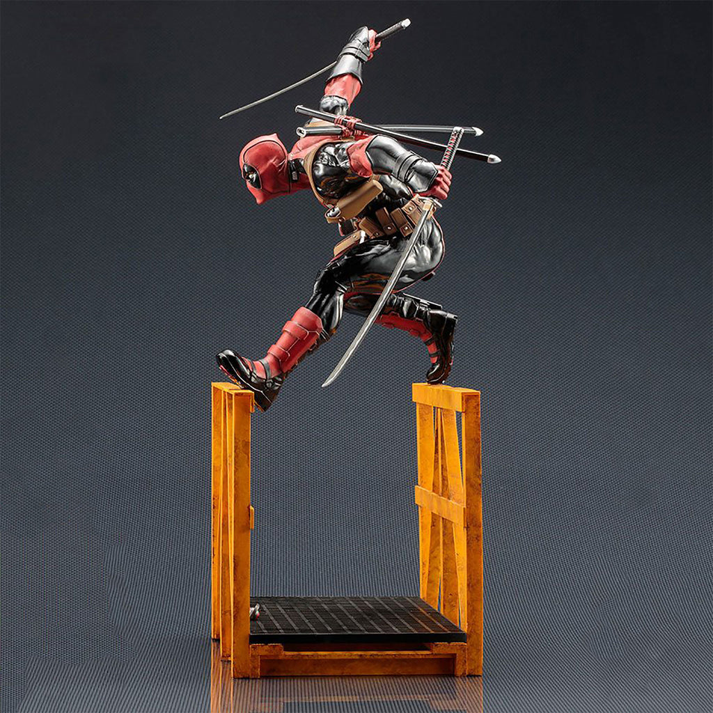 Product image Super Deadpool Collector Statue 43 cm