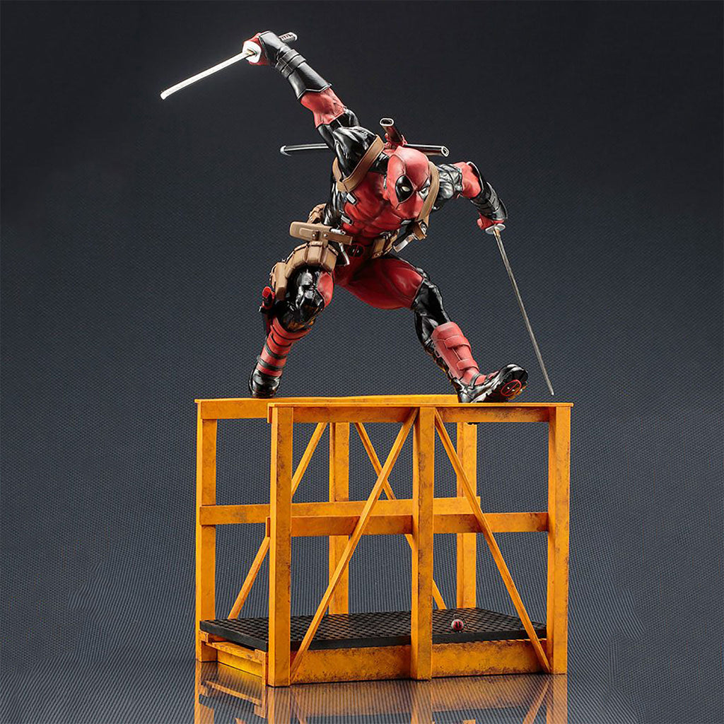 Product image Super Deadpool Collector Statue 43 cm