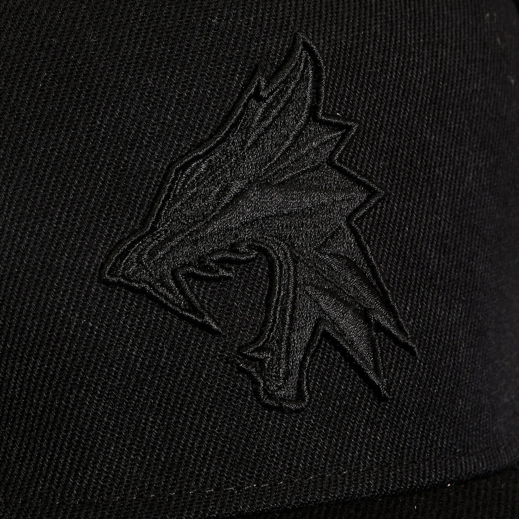 Produktbild Witcher - Wolf Silhouette Snapback Cap schwarz