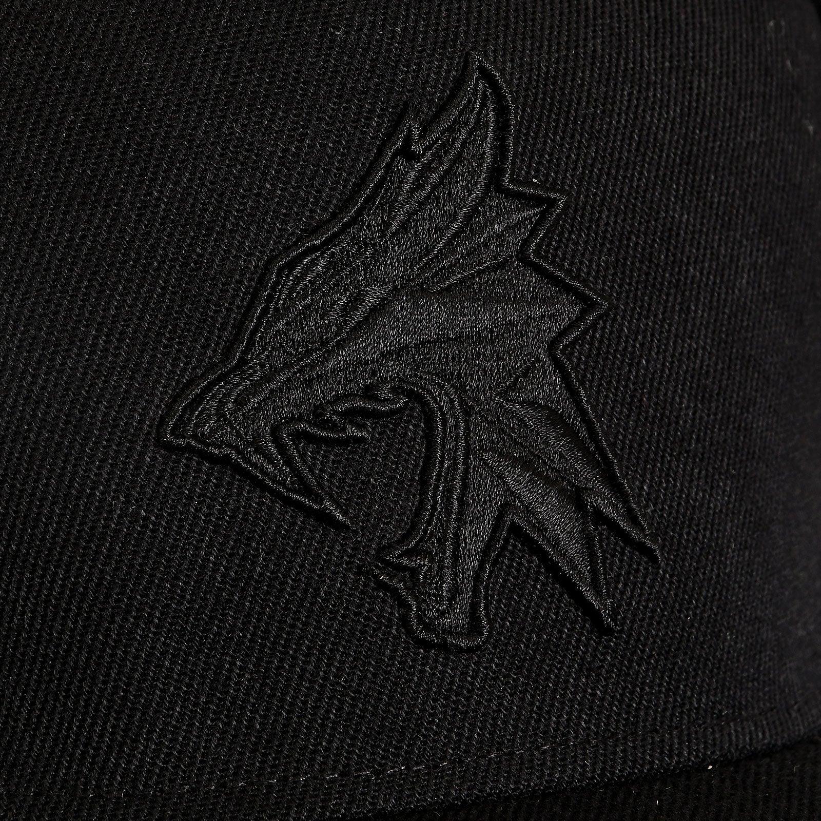 Produktbild Witcher - Wolf Silhouette Snapback Cap schwarz