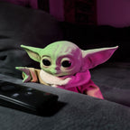 Produktbild The Mandalorian The Child Figur mit Sound - Star Wars