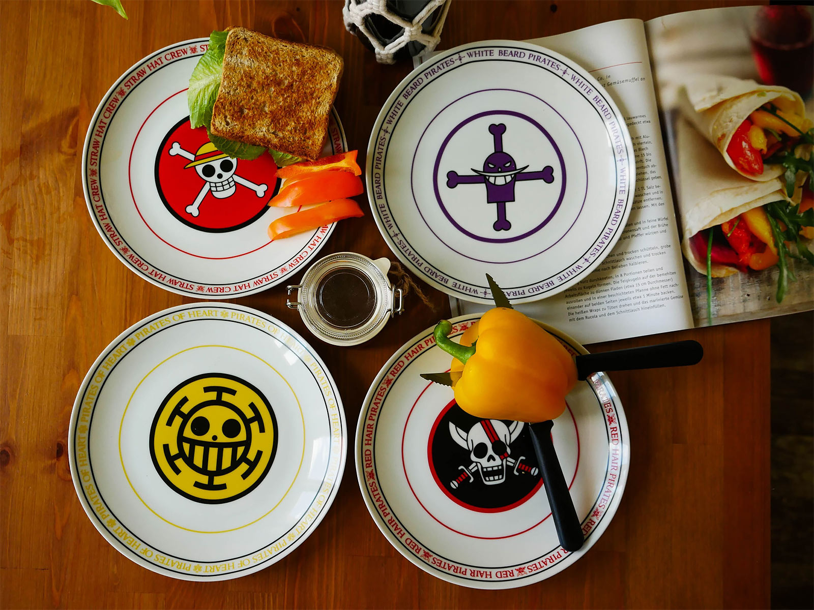 Product image One Piece - Pirate Crews Logos Plate Set