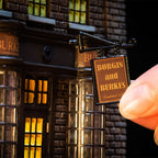 Produktbild Borgin & Burkes Shop Miniatur Replik mit Beleuchtung - Harry Potter
