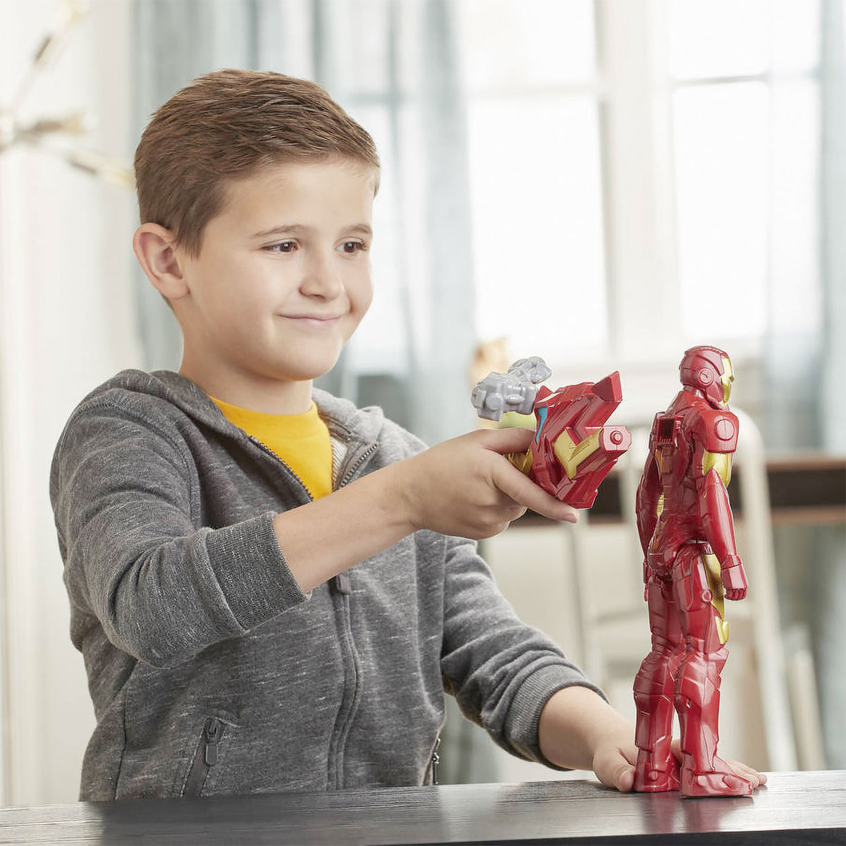 Produktbild Avengers - Iron Man Blast Gear Actionfigur 29 cm