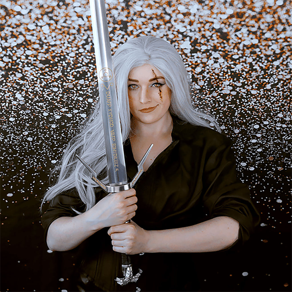 Produktbild Geralt von Riva Silberschwert Replik mit Scheide für Witcher Fans