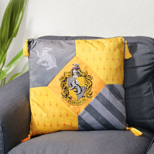 Produktbild Harry Potter - Hufflepuff Kissen mit Quasten deluxe