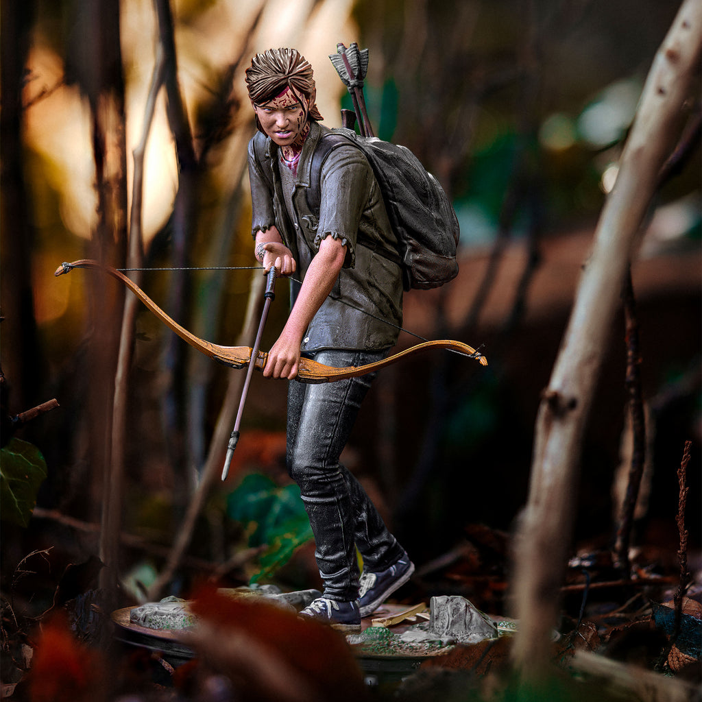 Produktbild The Last of Us - Ellie mit Bogen Statue 21 cm