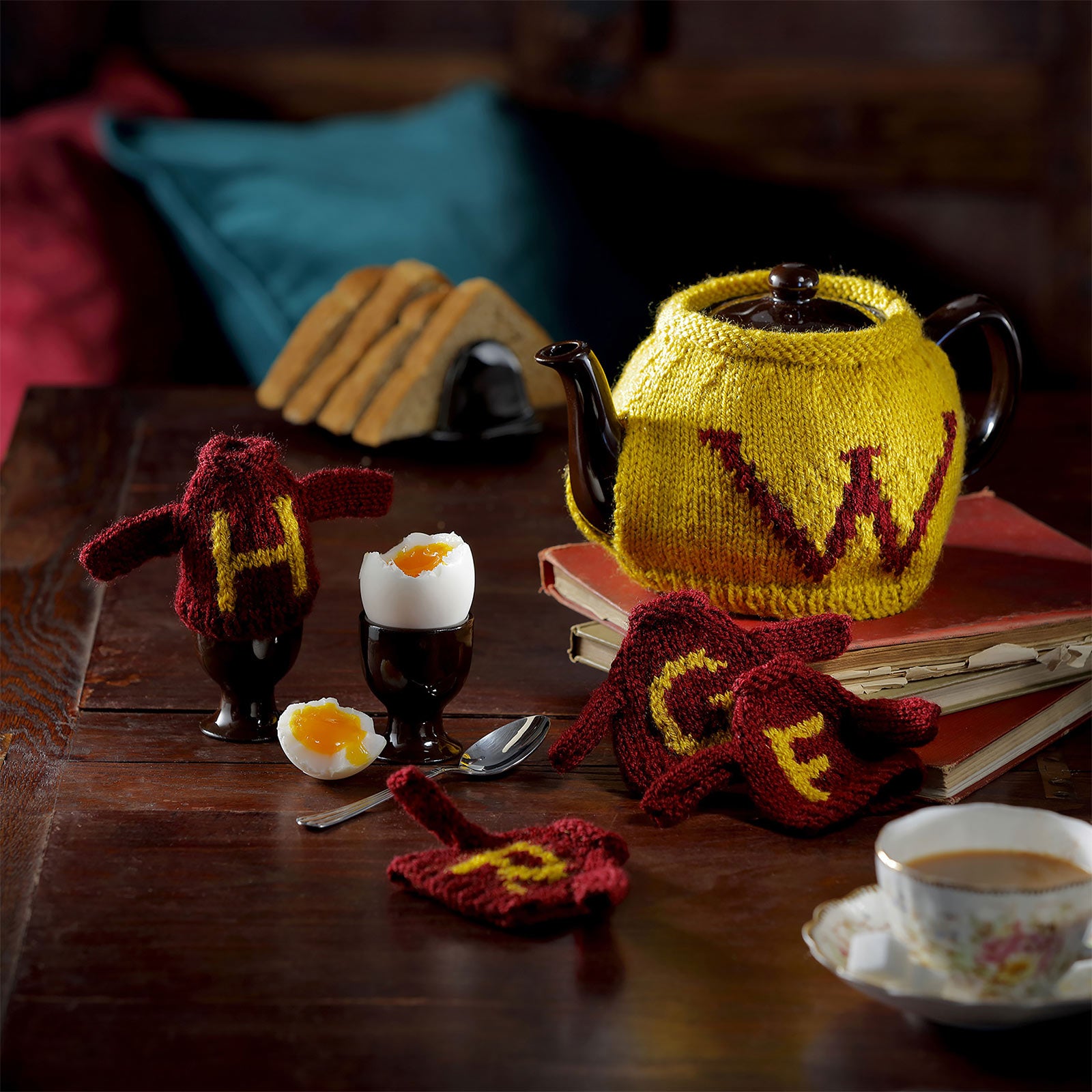 Produktbild Harry Potter - Weasley Tee- & Eier-Wärmer Strick-Set