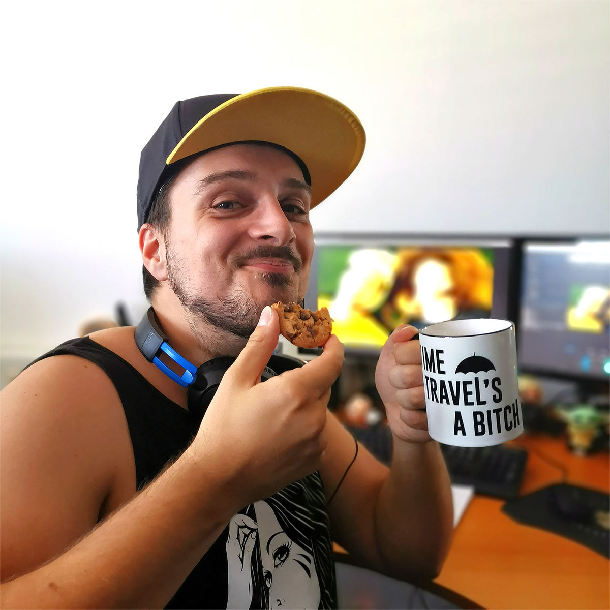 Produktbild Time Travel's a Bitch Tasse für The Umbrella Academy Fans