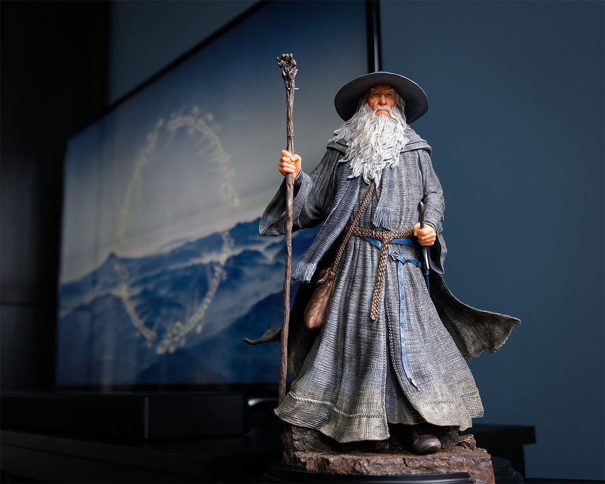 Produktbild Der Herr der Ringe - Gandalf der Graue Classic Series Deluxe Figur 35 cm