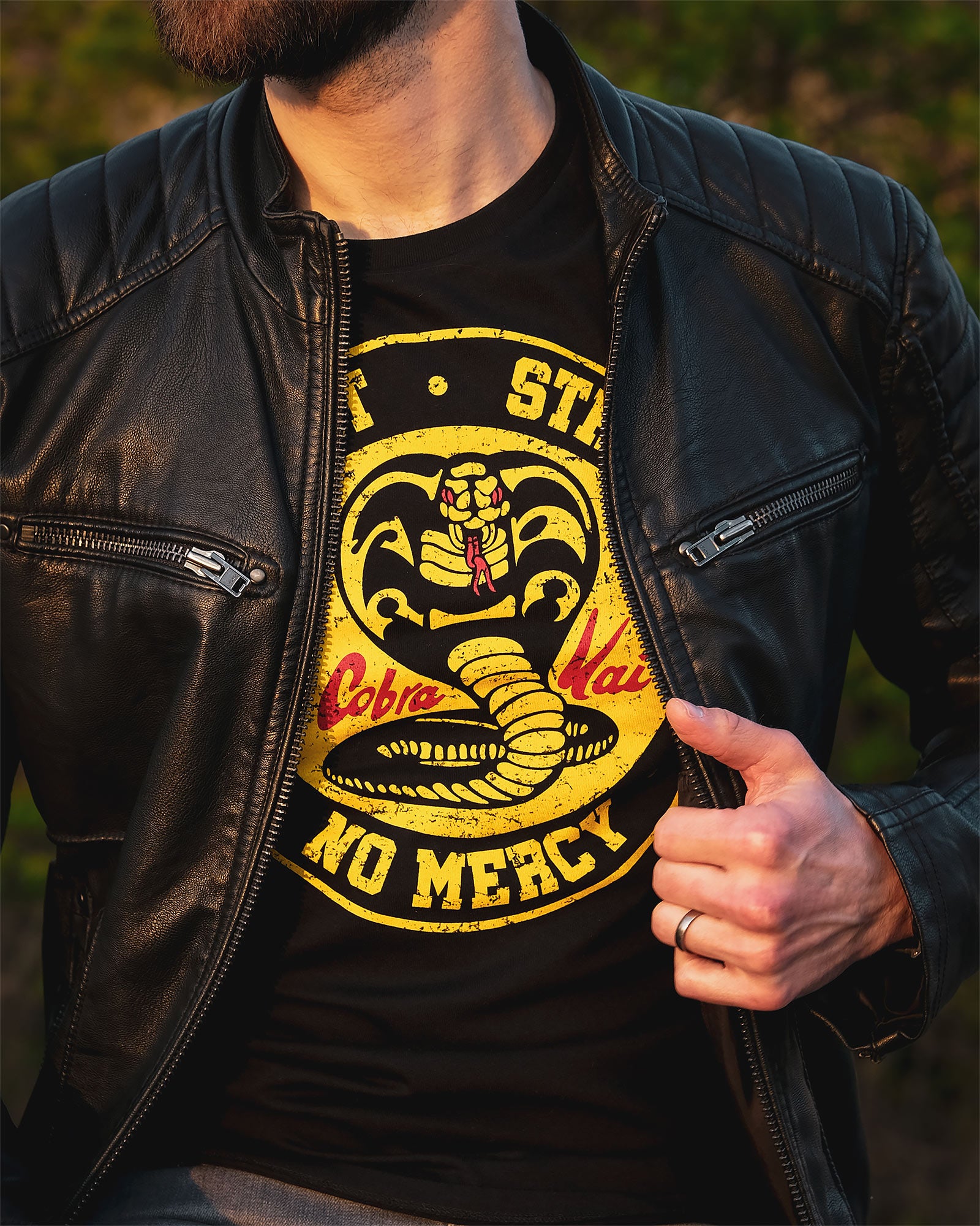 Produktbild Cobra Kai Logo T-Shirt für Karate Kid Fans schwarz