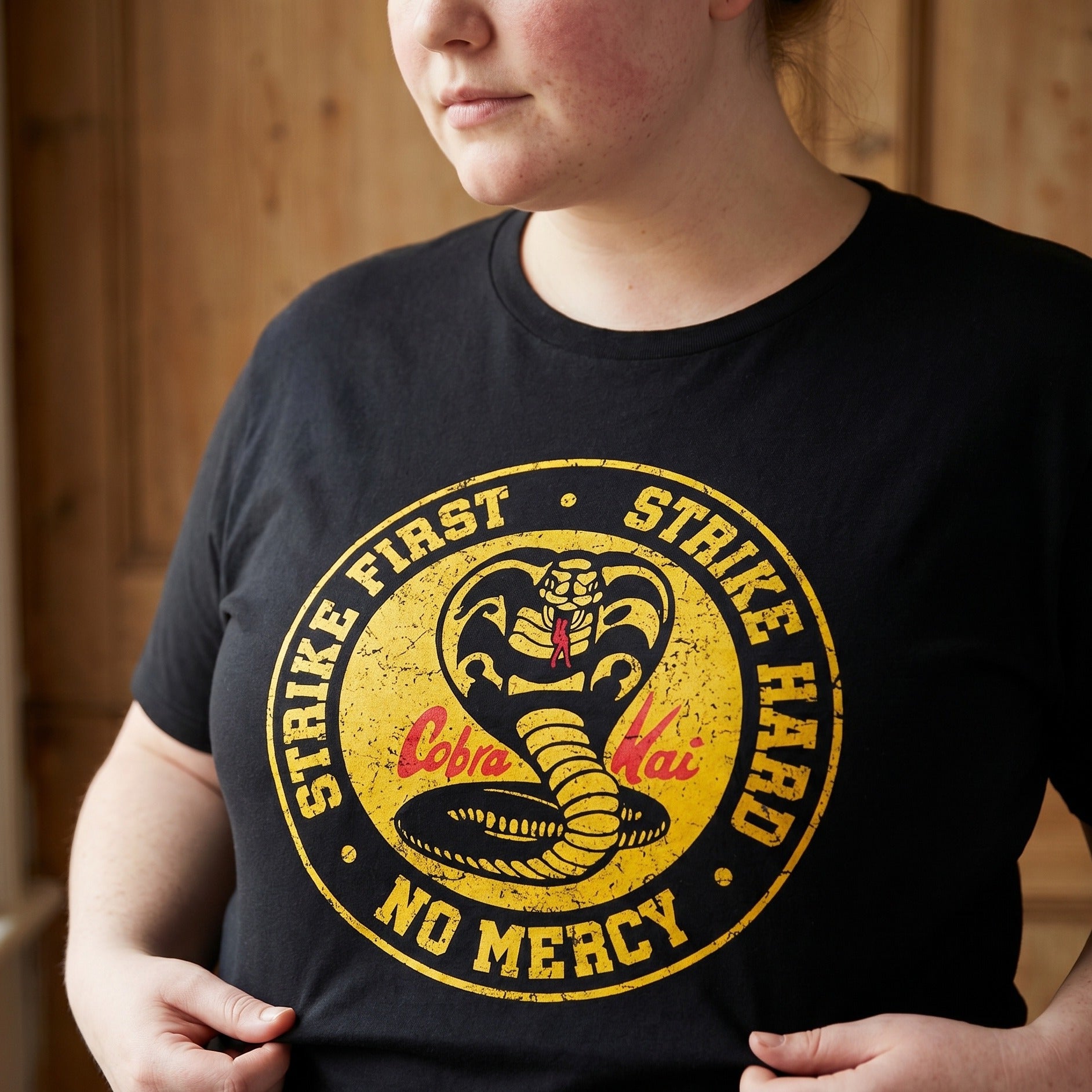 Produktbild Cobra Kai Logo T-Shirt für Karate Kid Fans schwarz