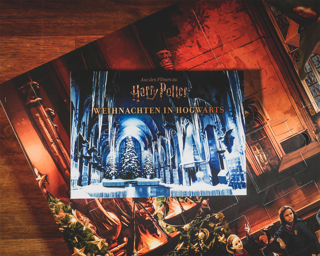 Produktbild Harry Potter - Weihnachten in Hogwarts - Das große Adventskalenderbuch