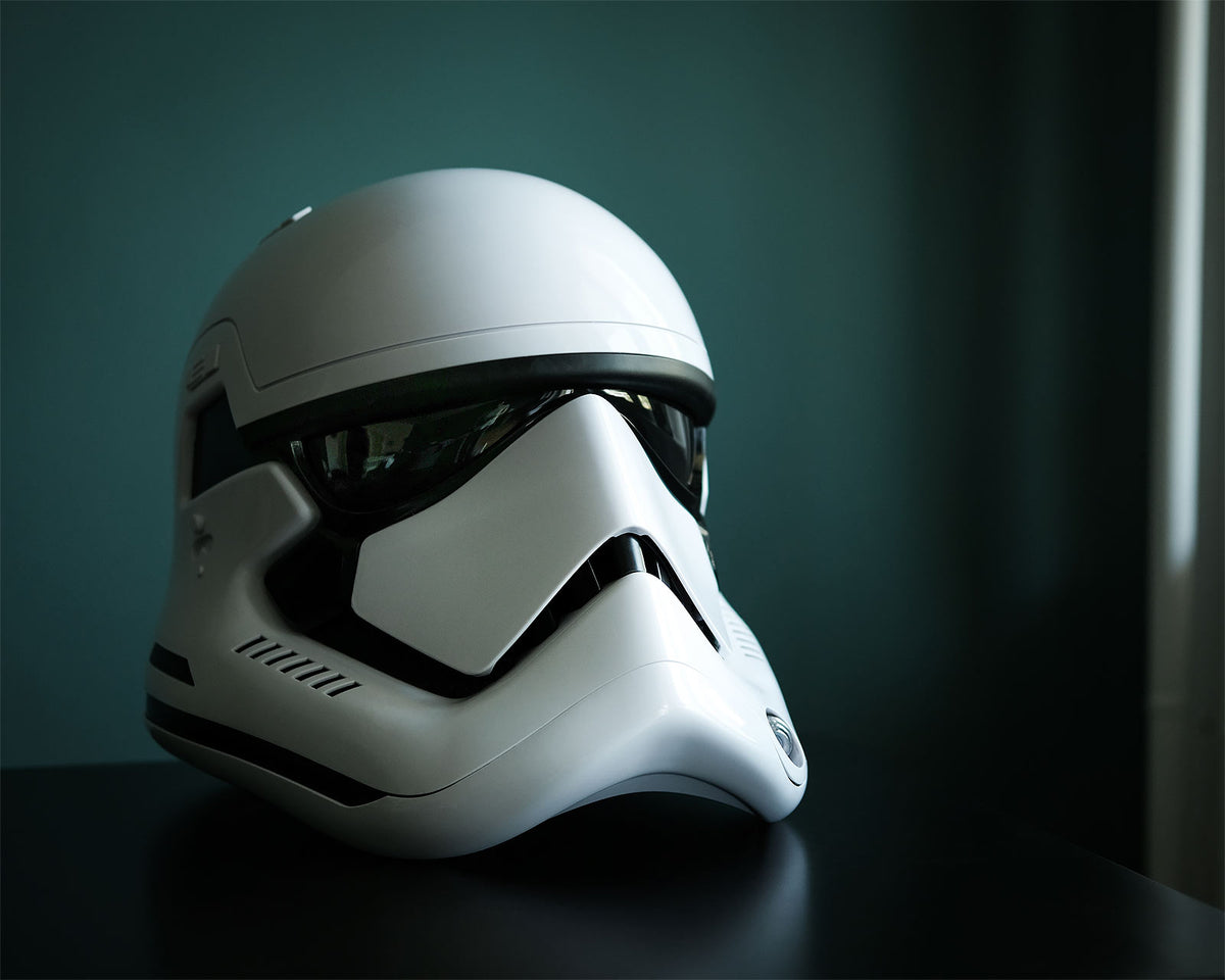 Produktbild First Order Stormtrooper Helm Replik mit Stimmenverzerrer - Star Wars