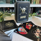 Produktbild One Piece - Skull Spielkarten in Metallbox