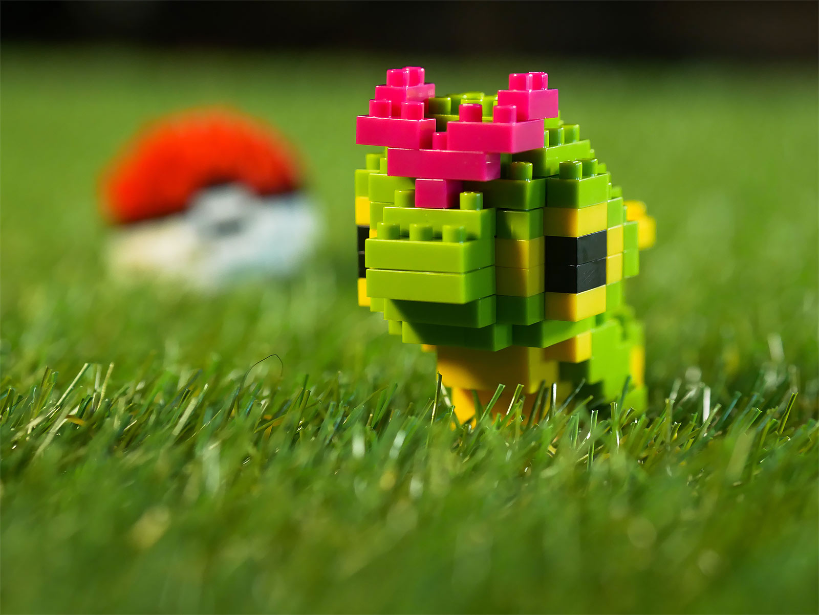 Produktbild Pokemon - Raupy mit Pokeball nanoblock Mini Baustein Figuren Set