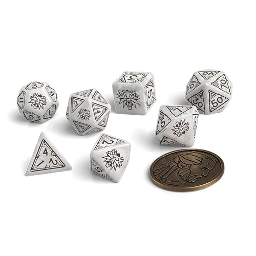 Produktbild Witcher - Geralt White Wolf RPG Würfel Set 7tlg mit Sammlermünze