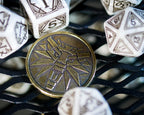 Produktbild Witcher - Geralt White Wolf RPG Würfel Set 7tlg mit Sammlermünze
