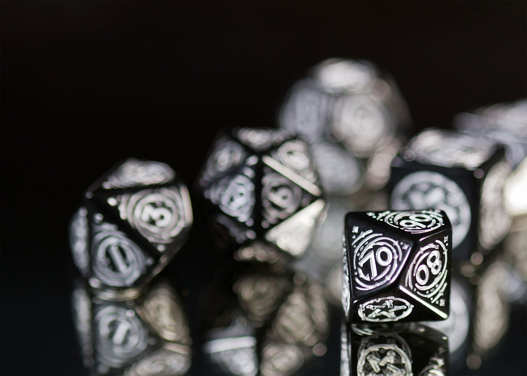 Produktbild Witcher - Yennefer Obsidian Star RPG Würfel Set 7tlg mit Sammlermünze