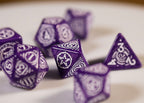 Produktbild Witcher - Yennefer Lilac & Gooseberries RPG Würfel Set 7tlg mit Sammlermünze