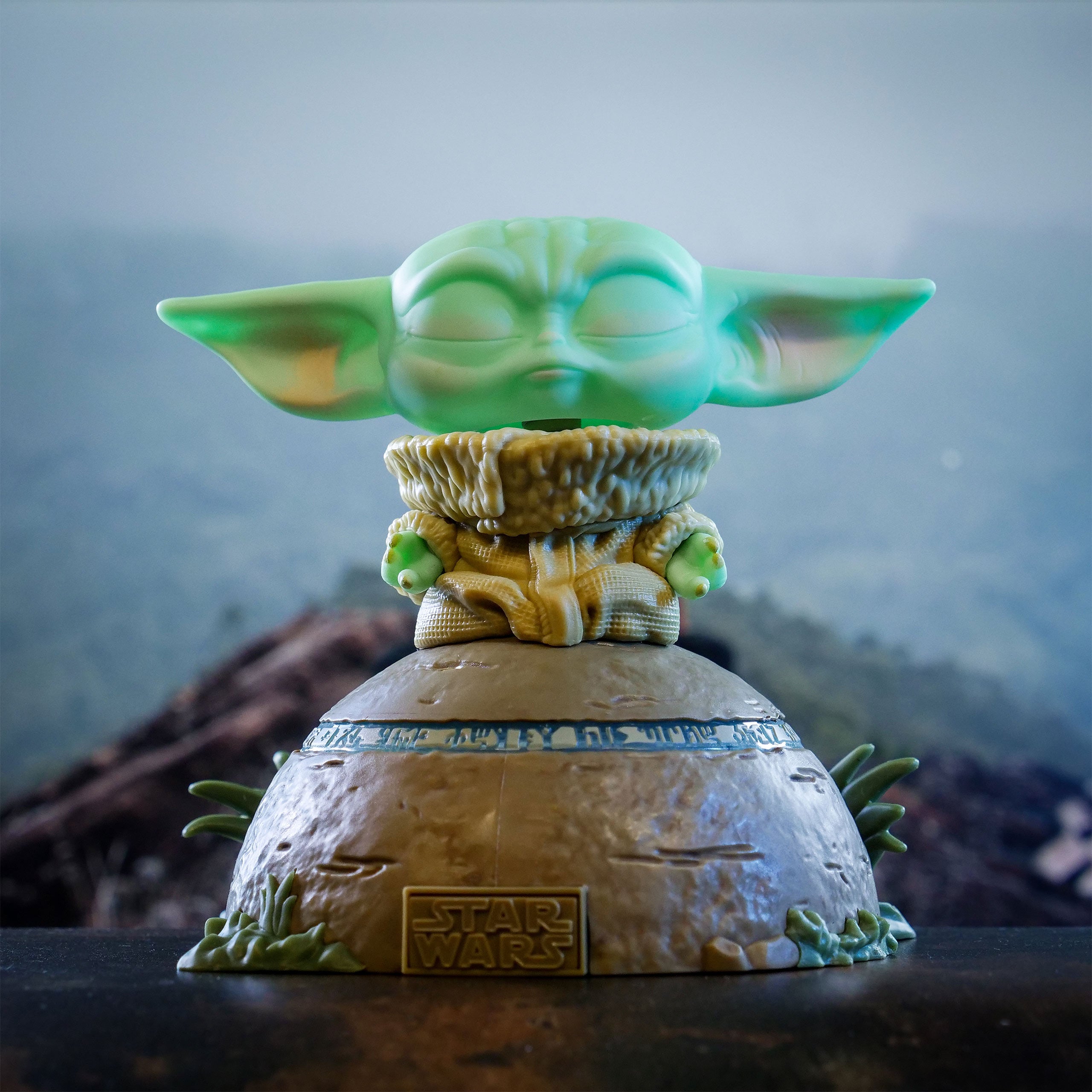 Produktbild Grogu Using the Force Funko Pop Figur mit Licht- und Soundeffekten - Star Wars The Mandalorian
