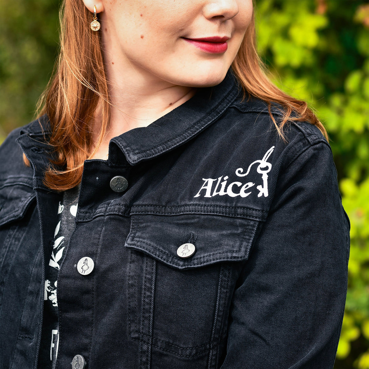 Produktbild Alice im Wunderland - Jeansjacke Damen schwarz
