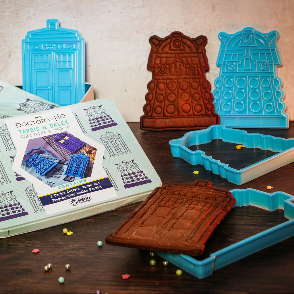 Produktbild Doctor Who - Tardis und Dalek Keksdose mit Ausstechformen und Schürze