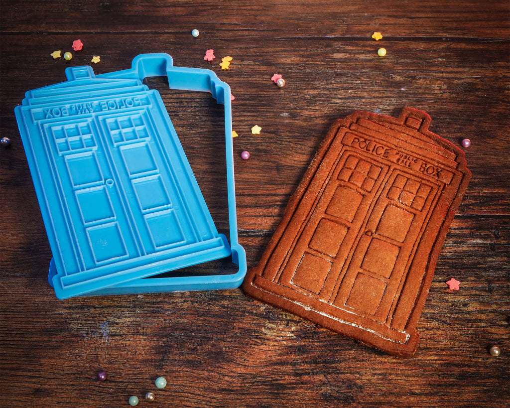 Produktbild Doctor Who - Tardis und Dalek Keksdose mit Ausstechformen und Schürze