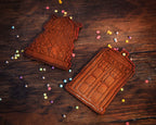 Produktbild Doctor Who - Tardis und Dalek Keksdose mit Ausstechformen und Schürze