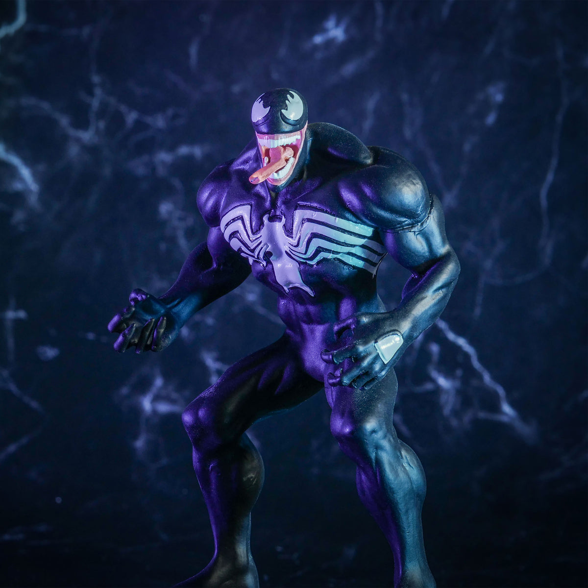 Produktbild Venom - Heavyweights Metall Figur in Sammlerdose