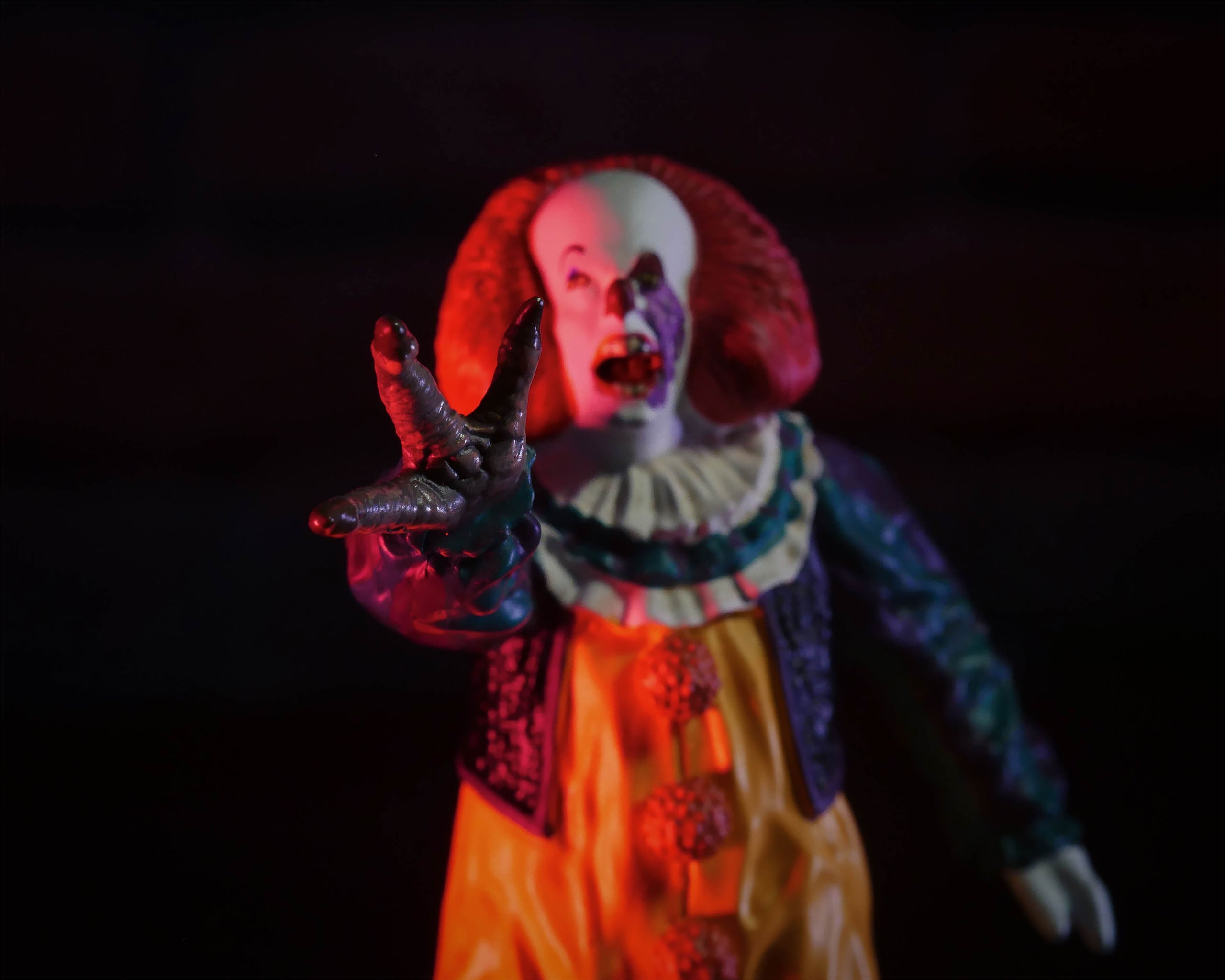 Product image Stephen King's ES - Pennywise 1990 metal figure