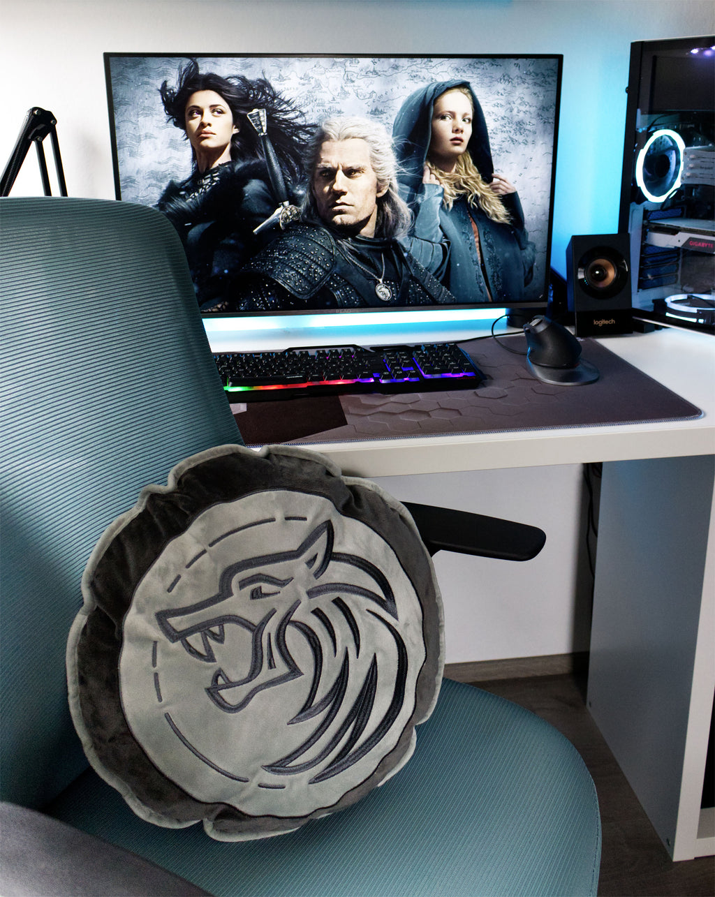 Produktbild Witcher - Wolf School Plüsch Kissen