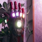 Produktbild Avengers - Iron Man Gauntlet mit Licht und Sound