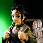 Produktbild Demon Slayer - Tanjiro Kamado mit Nezuku Box Figur 16,5 cm
