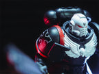 Produktbild Warhammer 40k - Raven Guard Veteran Sergeant Actionfigur 18,5 cm