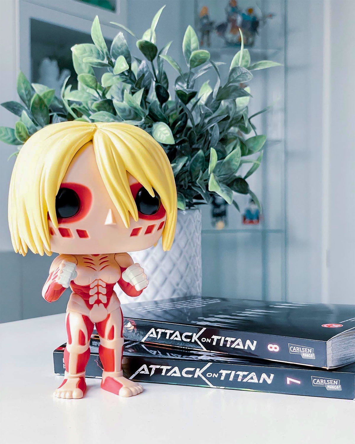 Produktbild Attack on Titan - Female Titan Glow in the Dark Funko Pop Figur 15cm