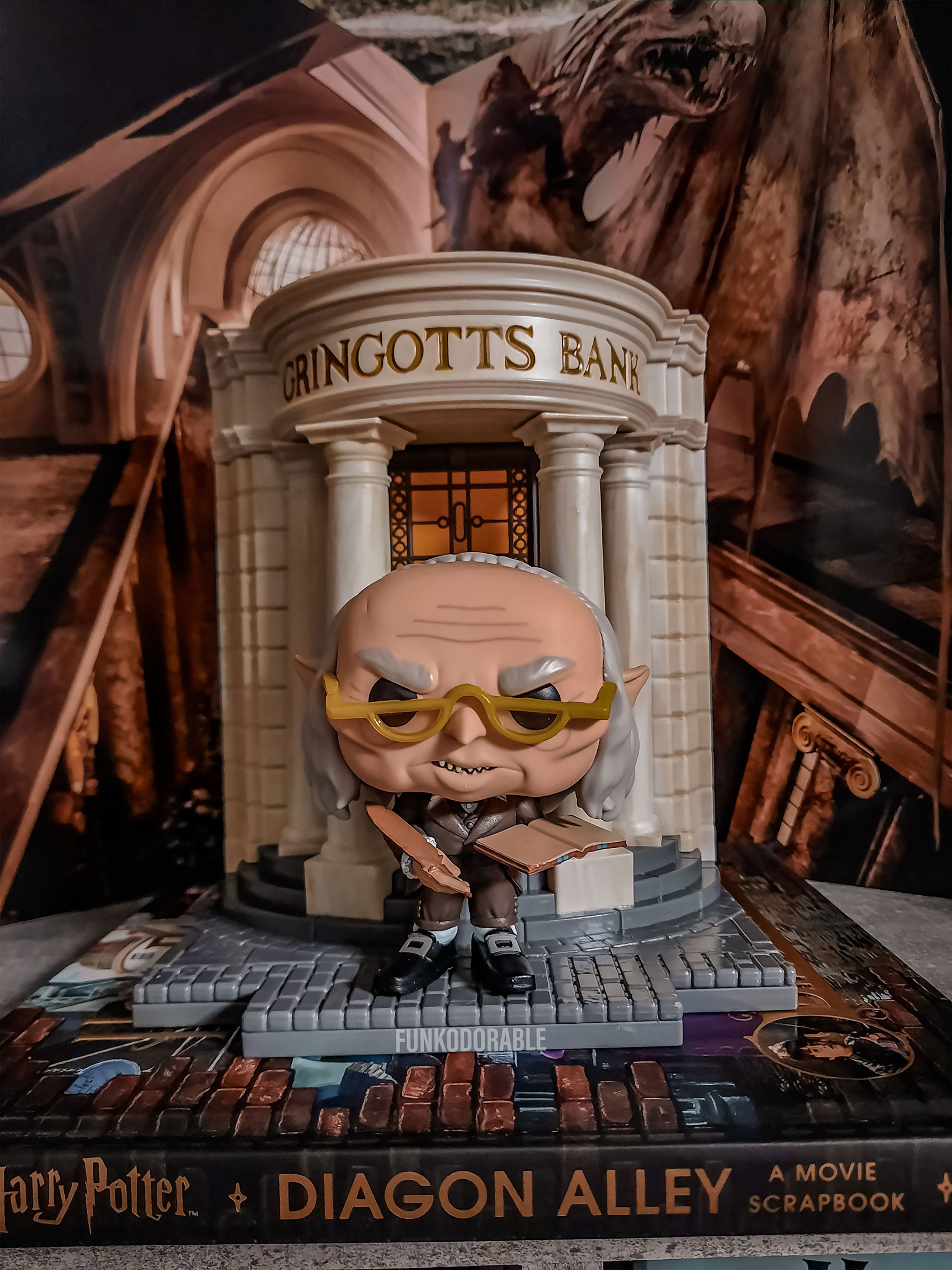 Produktbild Harry Potter - Gringotts Bank mit Griphook Funko Pop Diorama
