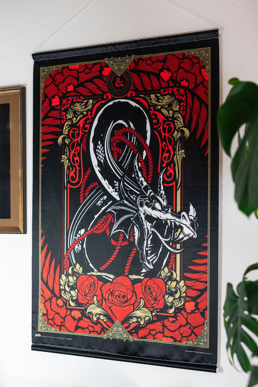 Produktbild Dragon Ampersand Logo Wall Scroll - Dungeons & Dragons