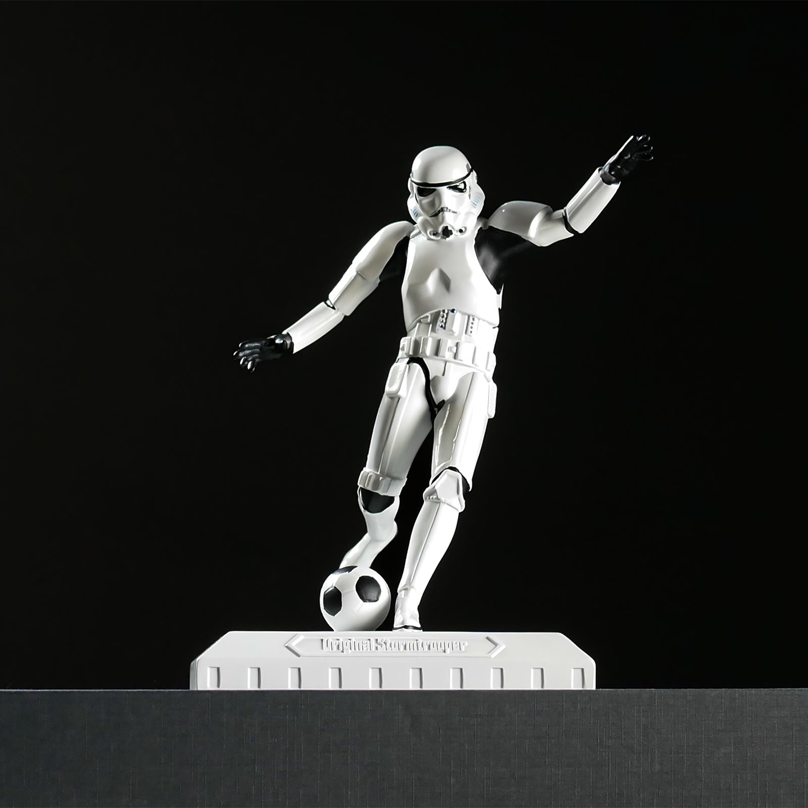 Produktbild Stormtrooper Footballer Figur - Star Wars