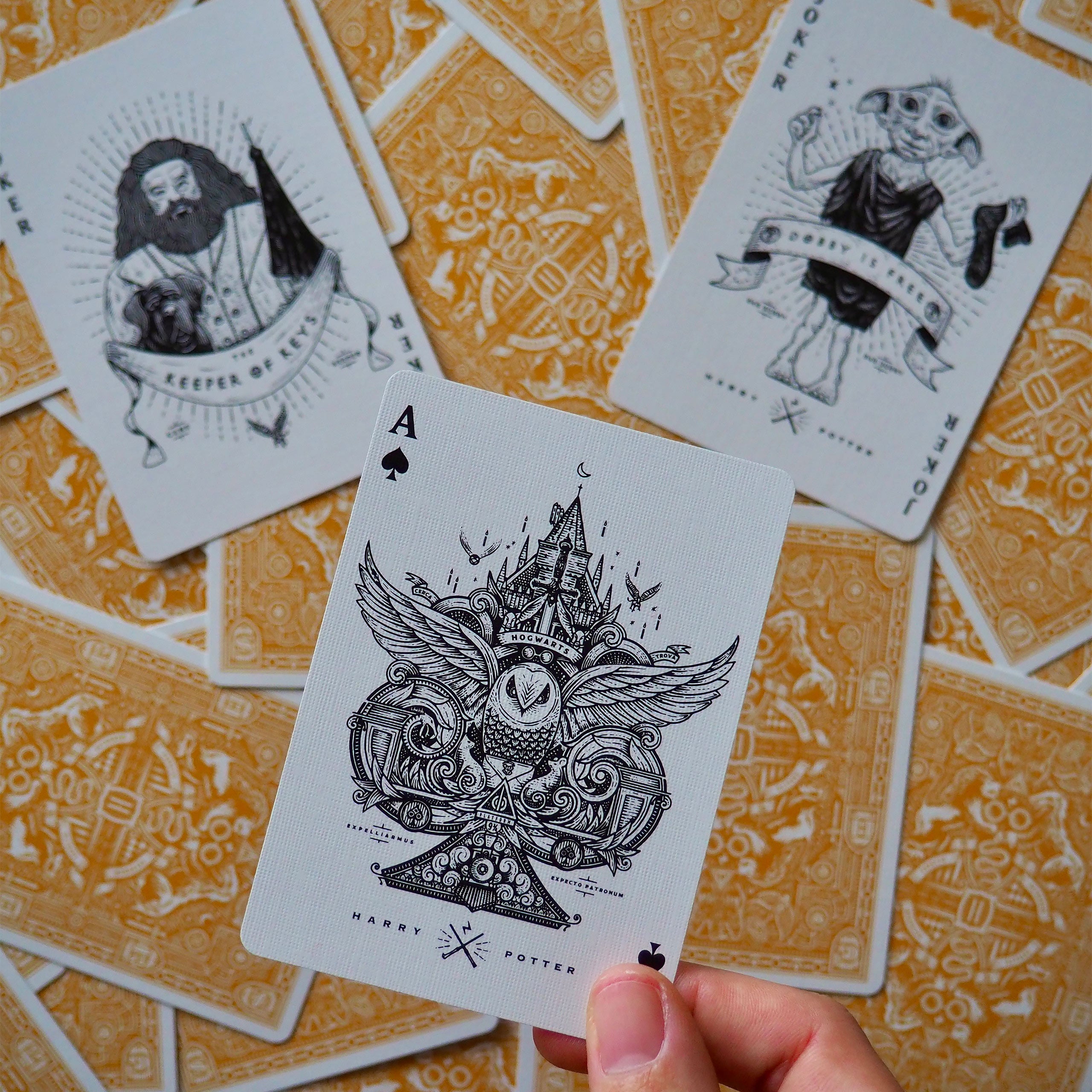 Produktbild Harry Potter - Hufflepuff Kartenspiel Deluxe Edition